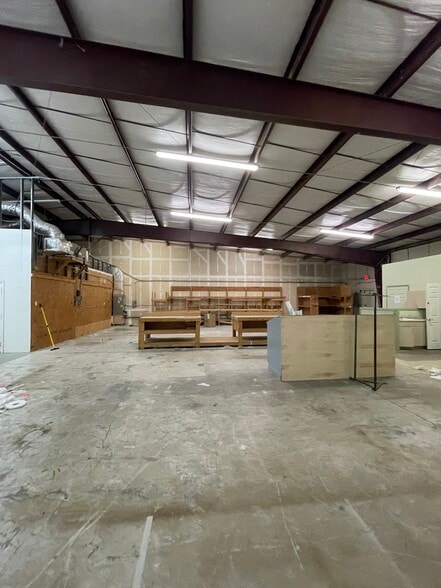 More Photos Of 6656 Columbia Park Dr, Jacksonville Warehouse For Lease