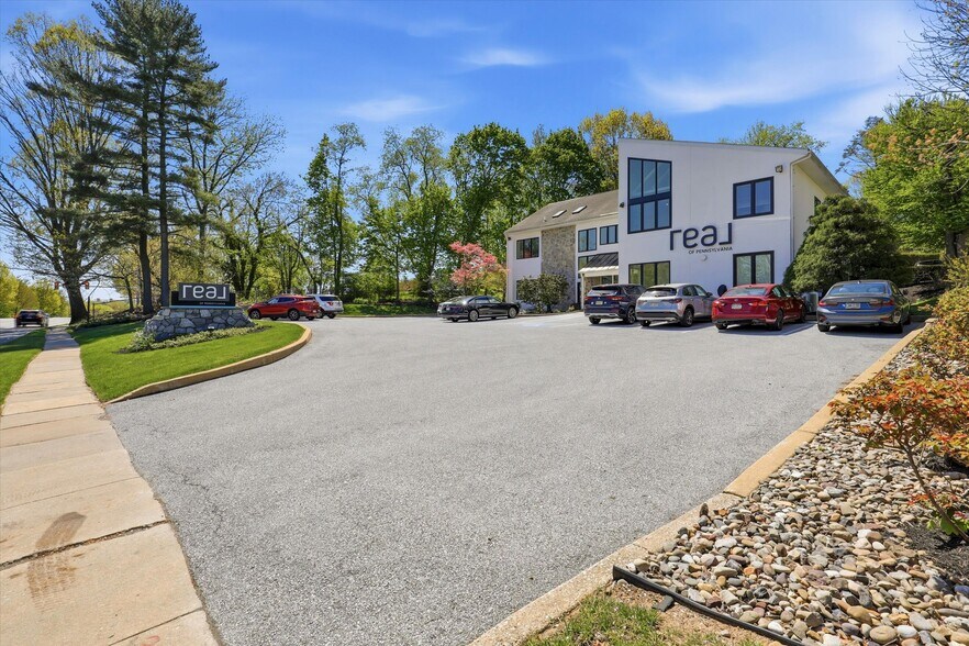 More Photos Of 528 E Lancaster Ave, Wayne Office For Lease