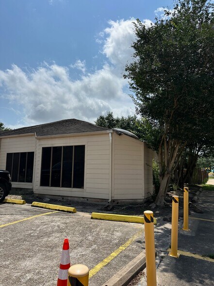 Primary Photo Of 3639 Glenn Lakes Ln, Missouri City Office For Lease