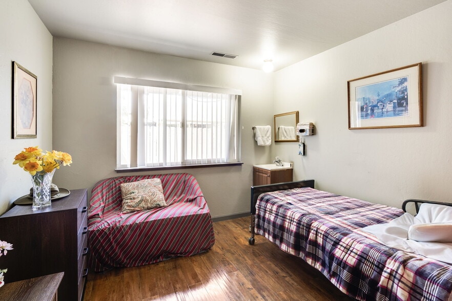 More Photos Of 18905 Standish Ave, Hayward Assisted Living For Sale