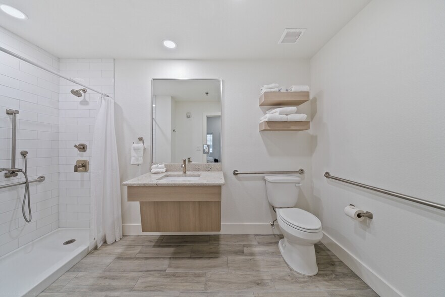 More Photos Of 4226 Laguna Shores Rd, Corpus Christi Hotel For Sale
