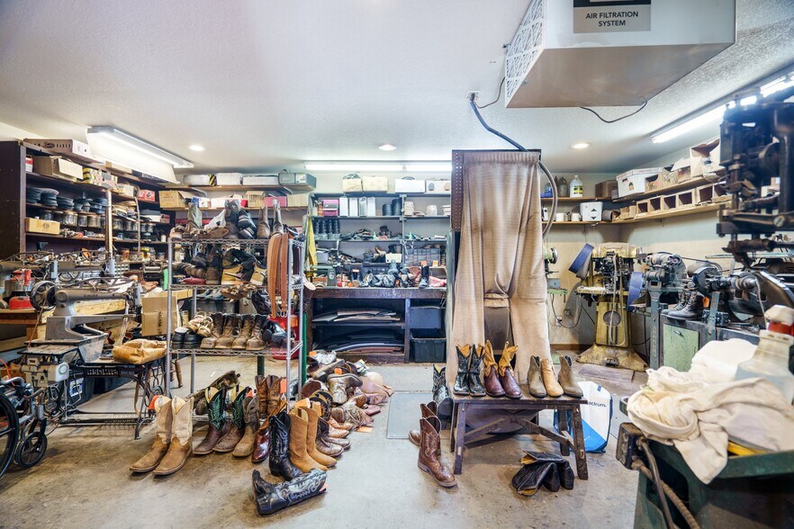 More Photos Of 2524 Carson St, Haltom City Storefront Retail Office For Sale