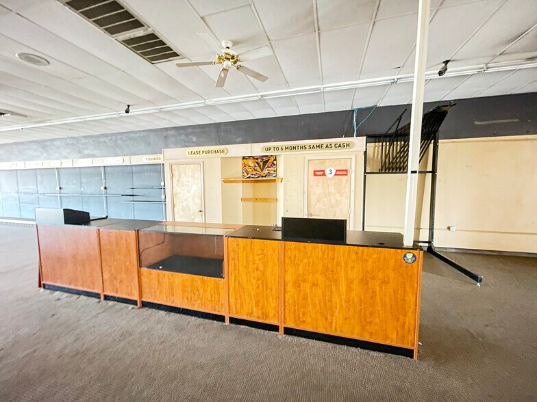 More Photos Of 104 E Graham Ave, Pryor General Retail For Sale