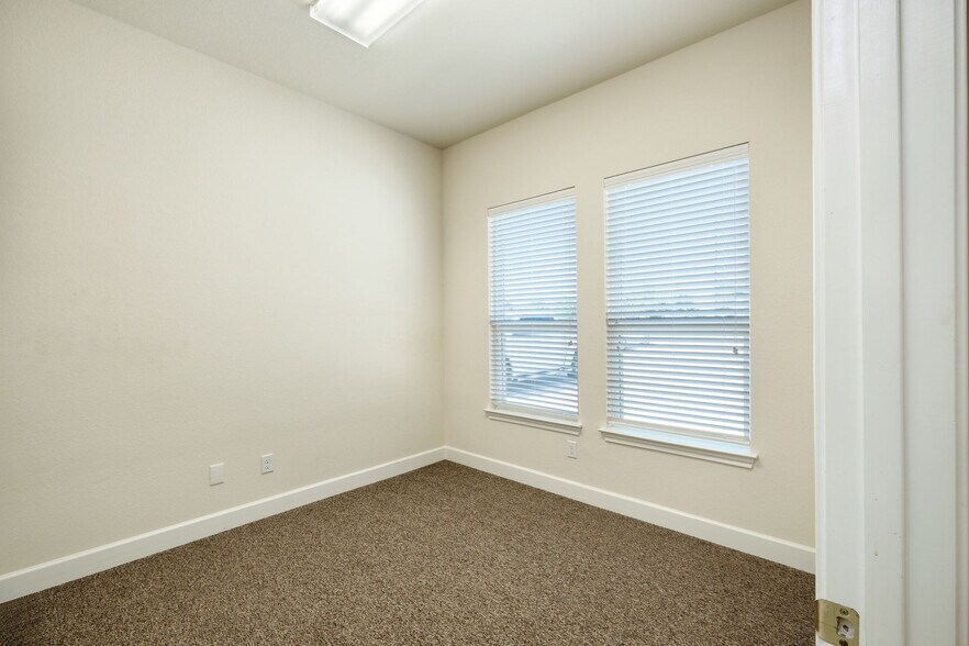 More Photos Of 1009 W Pecan St, Pflugerville Medical For Sale