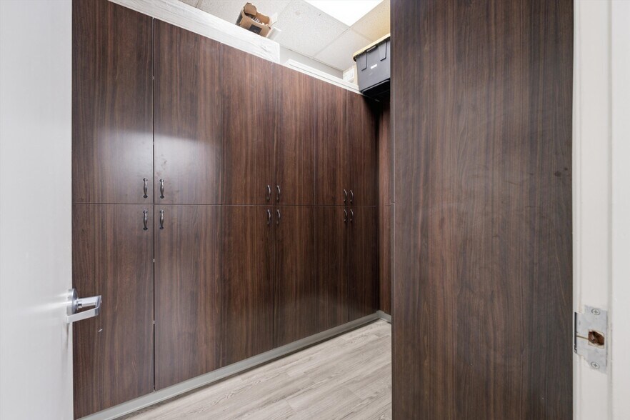 More Photos Of 44725 10th St W, Lancaster Medical For Sale