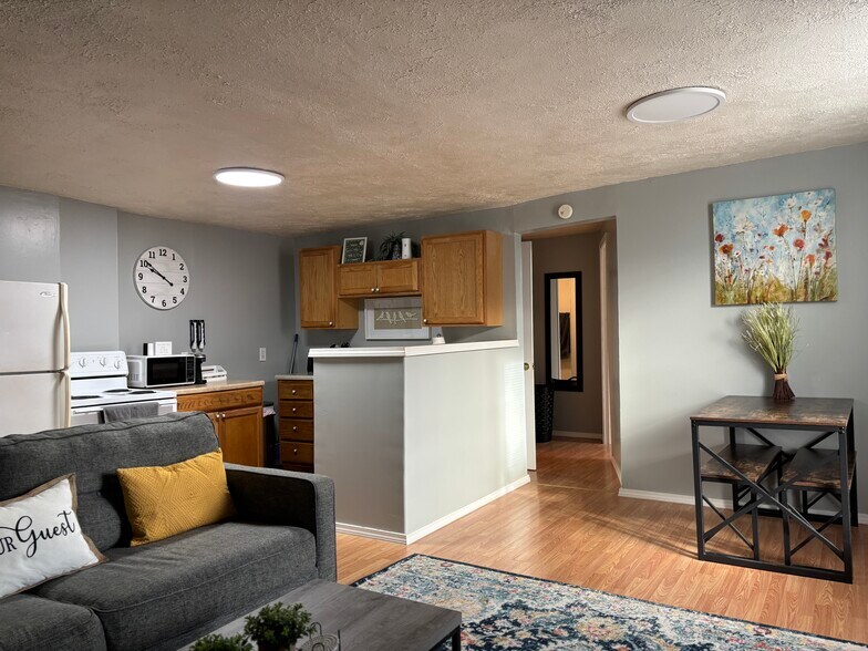 More Photos Of 206 W Main St, Mc Arthur Flex For Sale