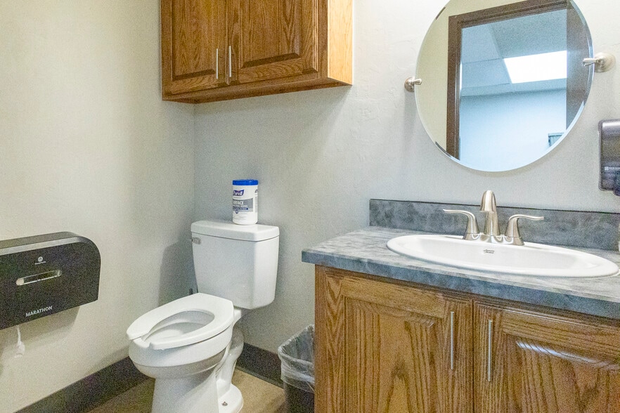 More Photos Of 1909 N Highway 81, Duncan Auto Dealership For Sale