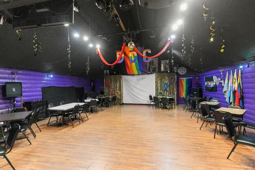 More Photos Of 2563 Ross Clark Cir, Dothan Sports And Entertainment For Sale