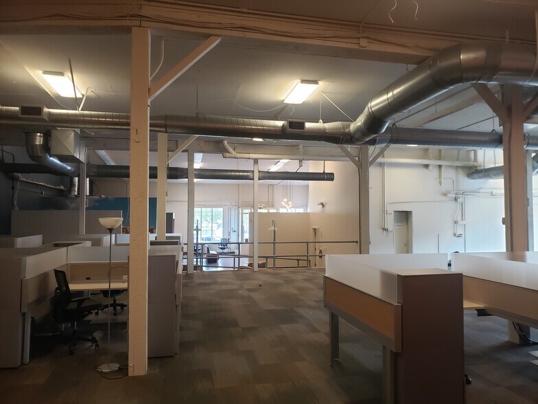 More Photos Of 1111 36th St, Seattle Flex For Lease