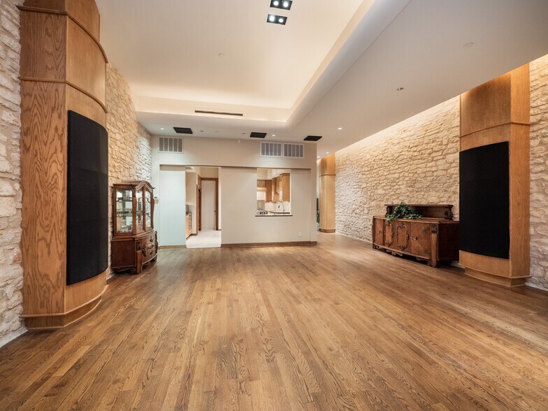 More Photos Of 805 N Congress Ave, Austin Storefront Retail Residential For Sale