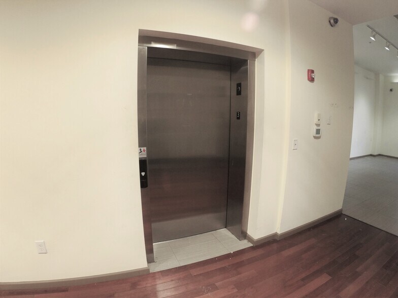 More Photos Of 718 Chestnut St, Philadelphia Storefront Retail Office For Sale