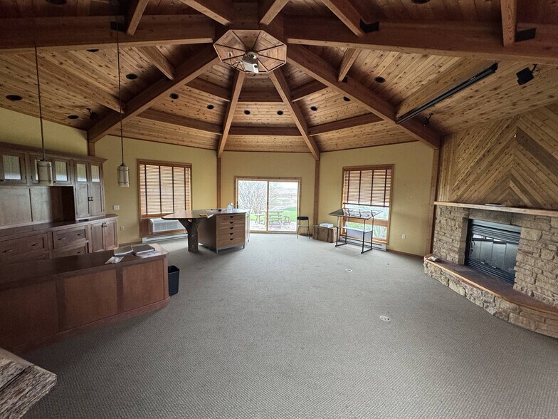 More Photos Of 4070 E Brigham Rd, Blue Mounds Office For Sale