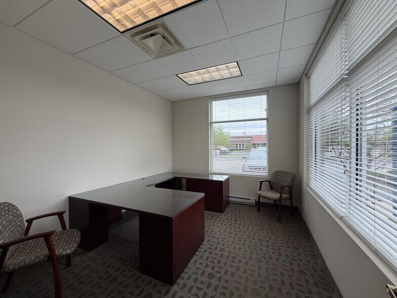 More Photos Of 7075 Aurora Rd, Aurora Bank For Sale