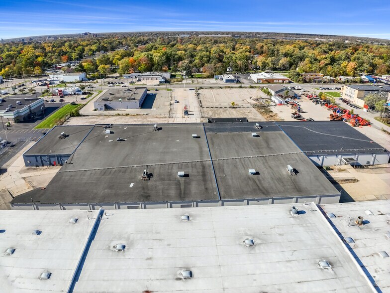 More Photos Of 2010 N Dort Hwy, Flint Service For Sale