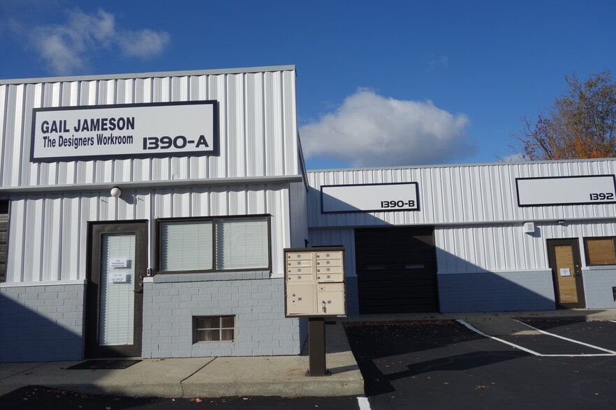 More Photos Of 1388 Chattahoochee Ave, Atlanta Light Distribution For Lease