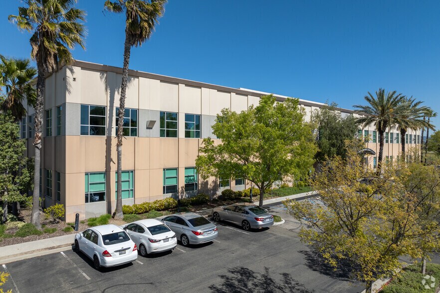 More Photos Of 27240 W Turnberry Ln, Valencia Office For Sale