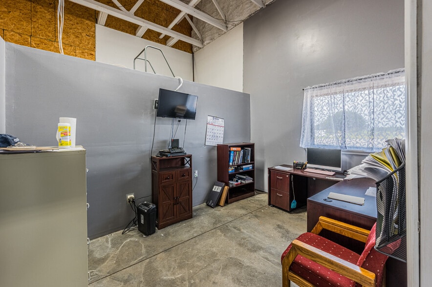 More Photos Of 16108 Bowling Green Rd, Rockfield Industrial For Sale