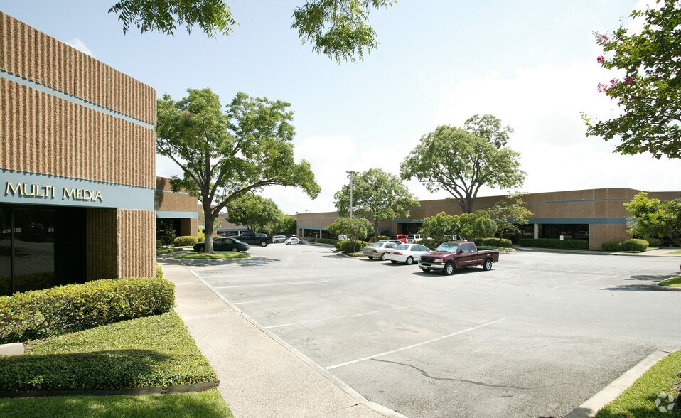 More Photos Of 403 E Ramsey Rd, San Antonio Research And Development For Lease