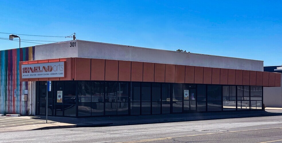 More Photos Of 301 E Camelback Rd, Phoenix Freestanding For Lease