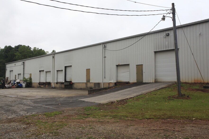 More Photos Of 101 Camp Creek Industrial Pky, Cornelia Flex For Lease