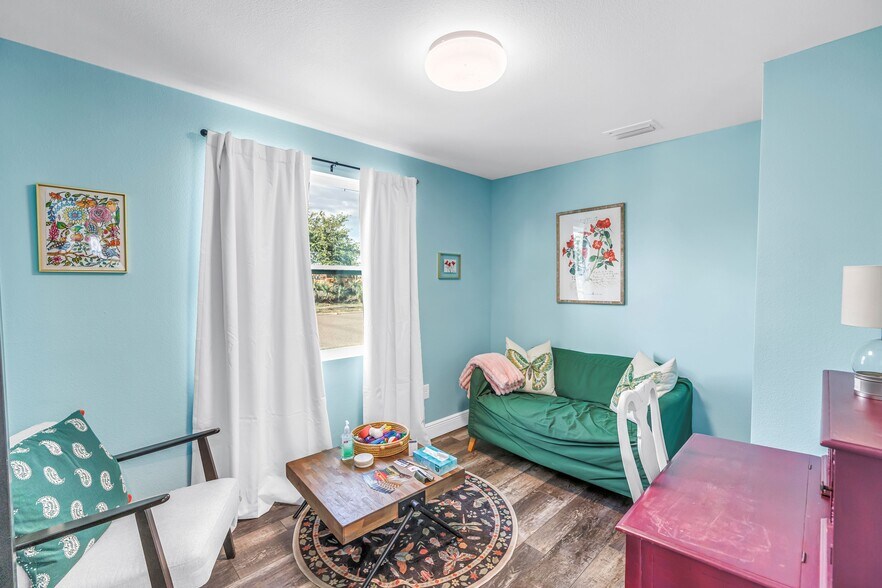 More Photos Of 575 49th St S, Saint Petersburg Office For Sale