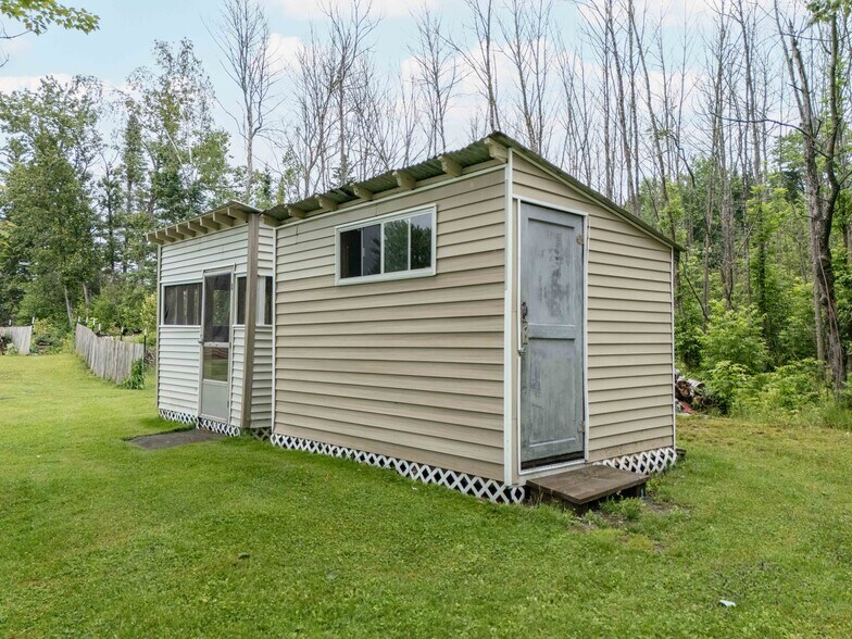 More Photos Of 229 E Lake Emily Rd, Crystal Falls Trailer Camper Park For Sale