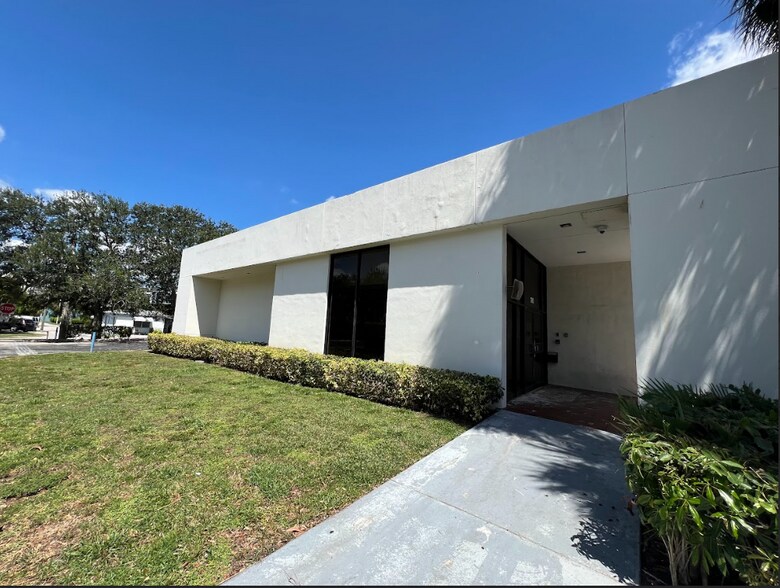 More Photos Of 300 E Dania Beach Blvd, Dania Bank For Lease