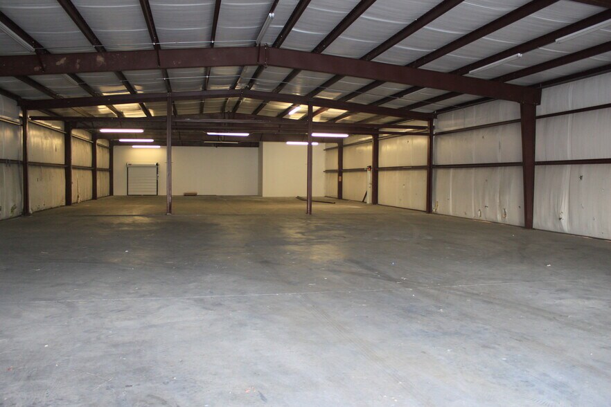 More Photos Of 107 Industrial Park Dr, Hollister Warehouse For Lease