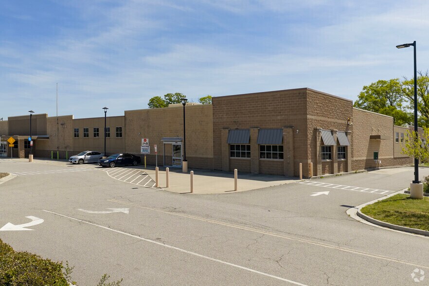 Primary Photo Of 5221 Brook Rd, Richmond Freestanding For Lease