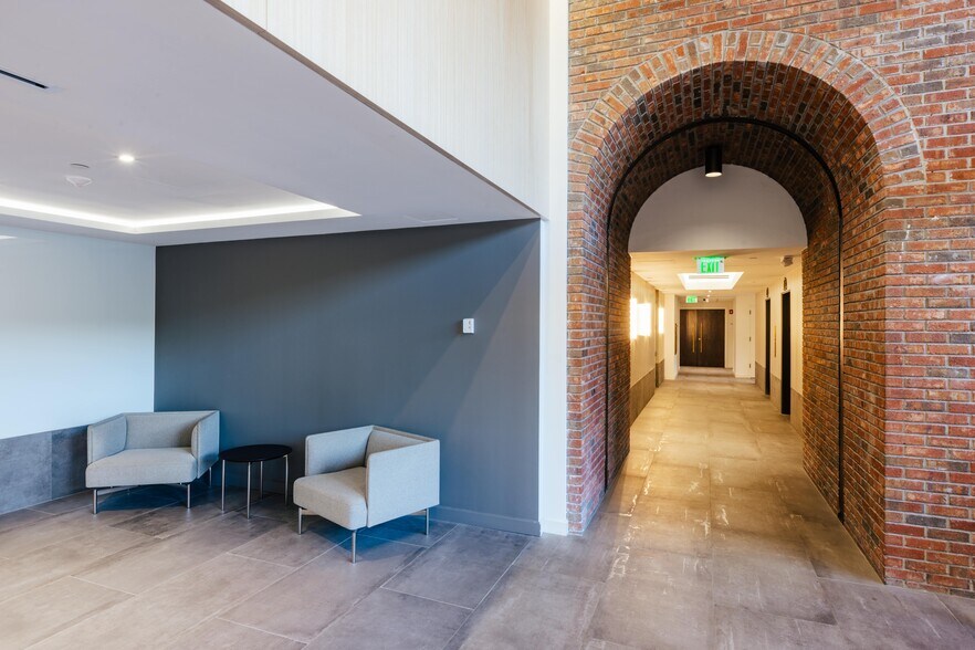 More Photos Of 3250 Mary St, Coconut Grove Office For Lease