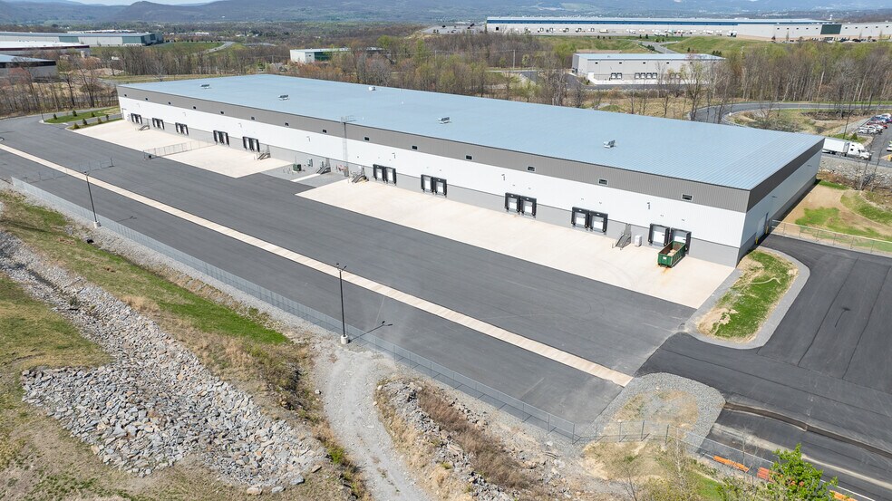More Photos Of 525 Research, Pittston Township Distribution For Lease