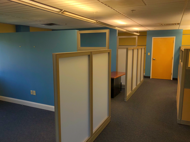 More Photos Of 4 Atrium Dr, Albany Office For Lease