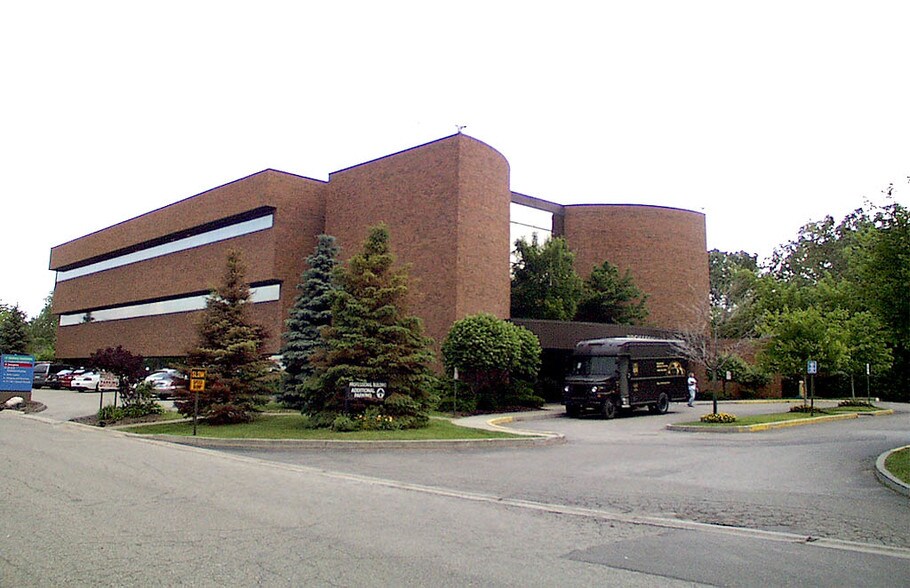 More Photos Of 27483 Dequindre Rd, Madison Heights Medical For Lease