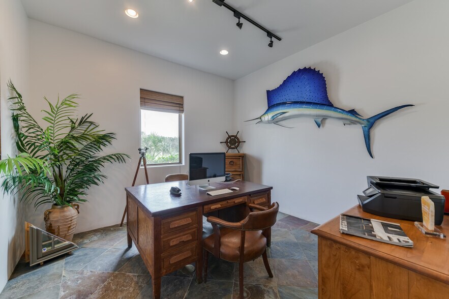 More Photos Of 1703 Highway 35 S, Rockport Office Residential For Lease