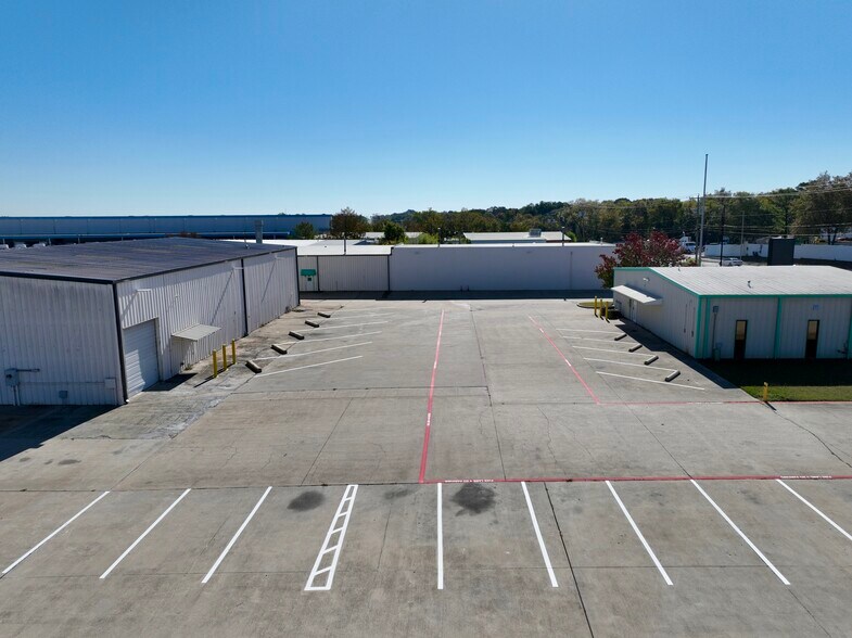 More Photos Of 12709 Eastgate Dr, Balch Springs Industrial For Lease