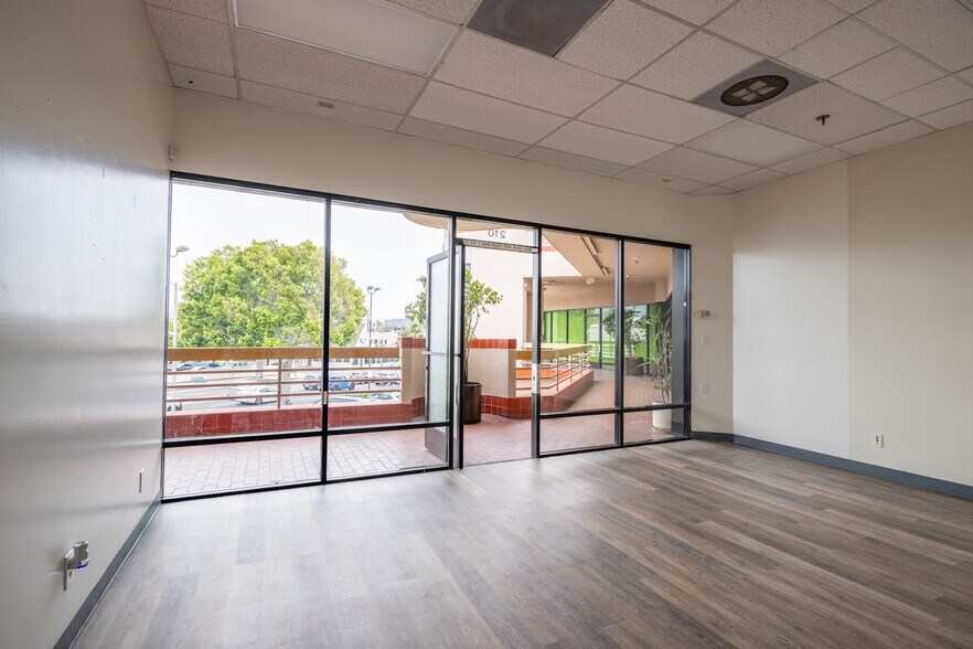 More Photos Of 8950 W Olympic Blvd, Beverly Hills Storefront Retail Office For Sale