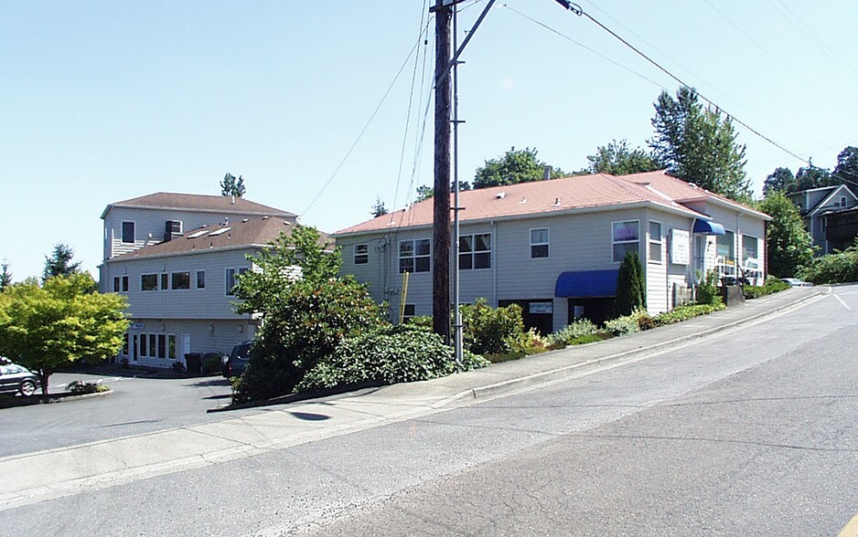 More Photos Of 21550-21590 Willamette Dr, West Linn Office For Lease