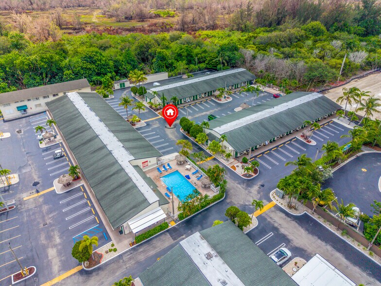 More Photos Of 333 SE 1st Ave, Florida City Hotel For Sale