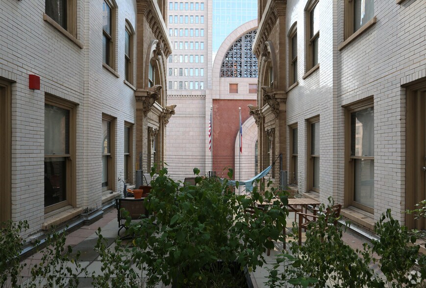 More Photos Of 1623 Main St, Dallas Apartments For Lease