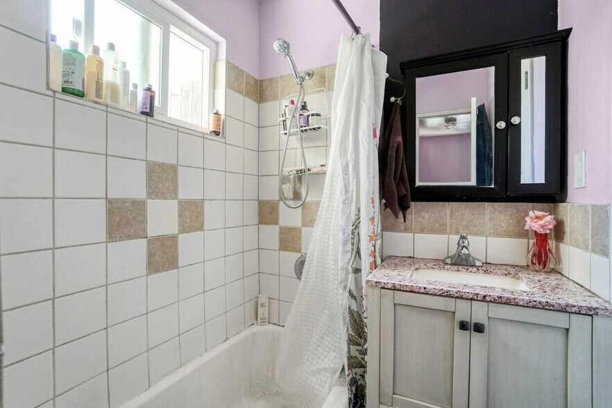 More Photos Of 1134 Marco Pl, Venice Multifamily For Sale