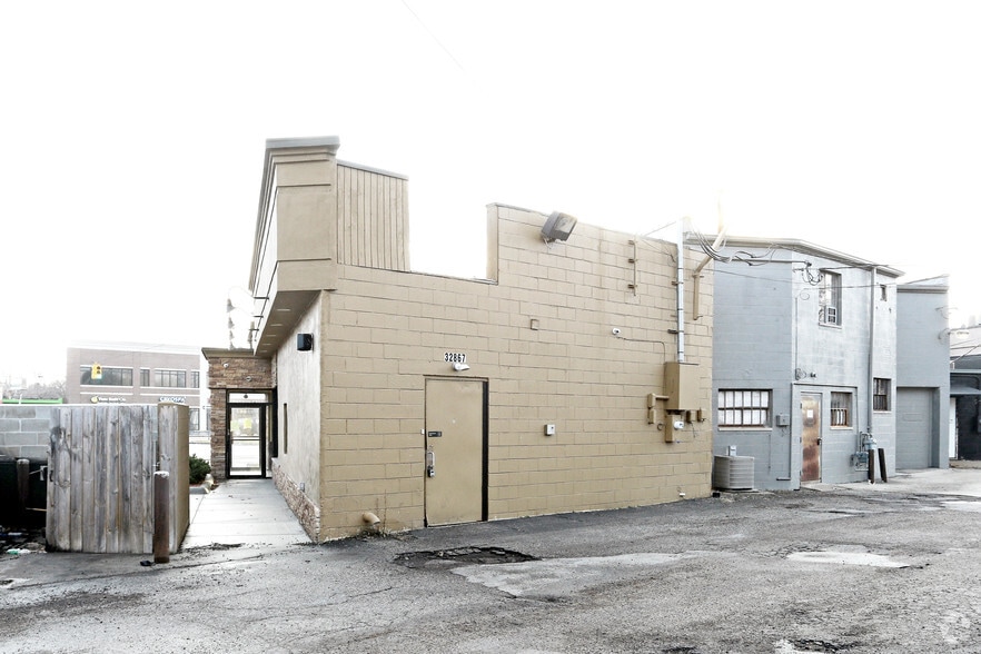 More Photos Of 32867 Woodward Ave, Royal Oak Storefront For Lease