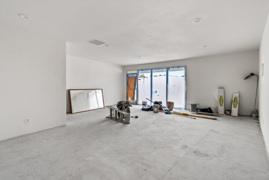 More Photos Of 2329-2335 W Sequoia Ave, Anaheim Storefront Retail Office For Lease