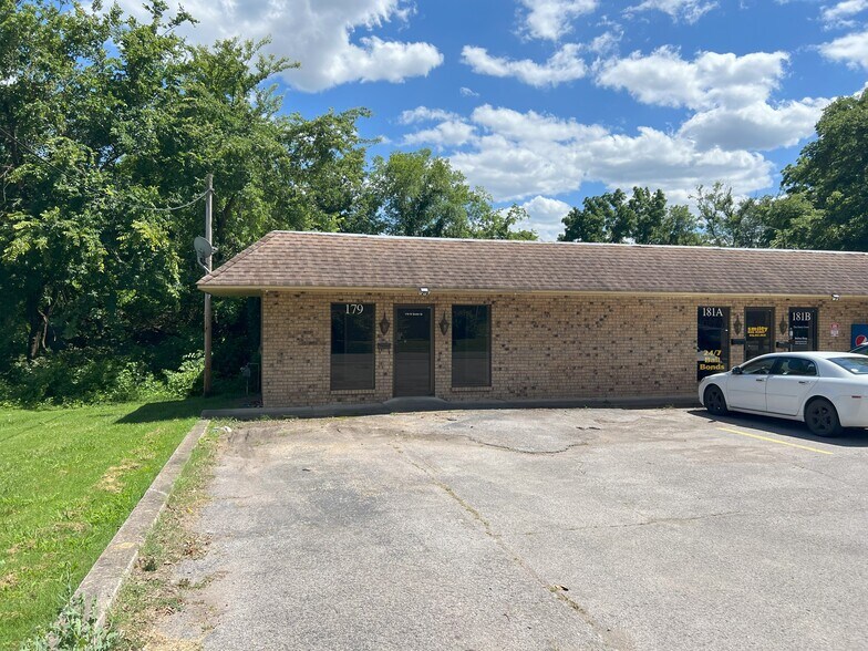 More Photos Of 179-183 W Smith St, Gallatin Office For Lease