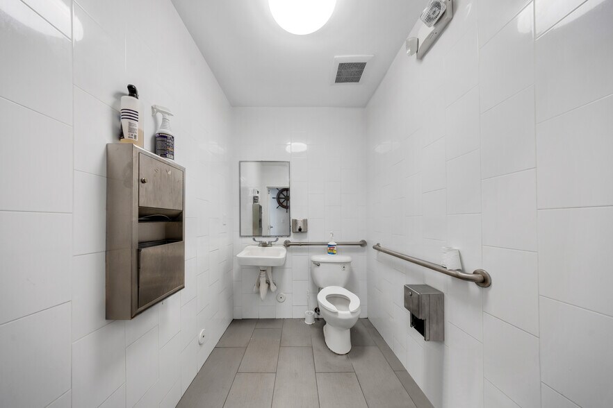 More Photos Of 887 E Okeechobee Rd, Hialeah General Retail For Sale