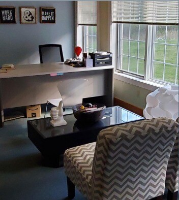 More Photos Of 515 W North Shore Dr, Hartland Office For Lease