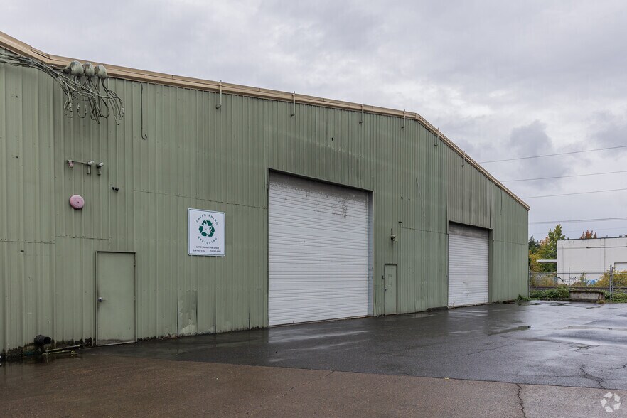 More Photos Of 12700 SW Hall Blvd, Tigard Warehouse For Lease