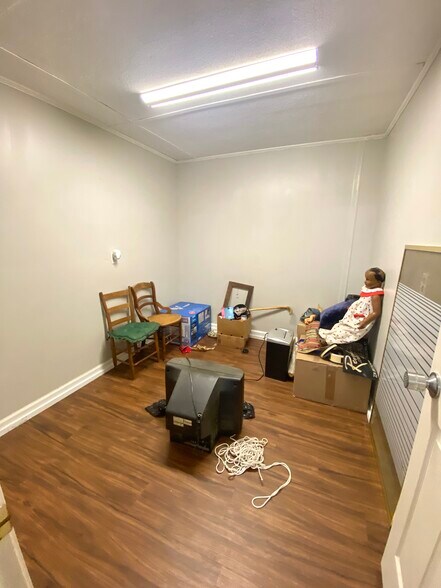 More Photos Of 78 Ash St, Calvert City Office For Sale