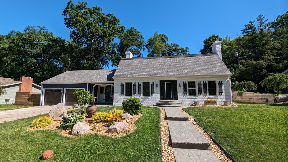 More Photos Of 933 W Weber Sq, South Bend Lodge Meeting Hall For Sale