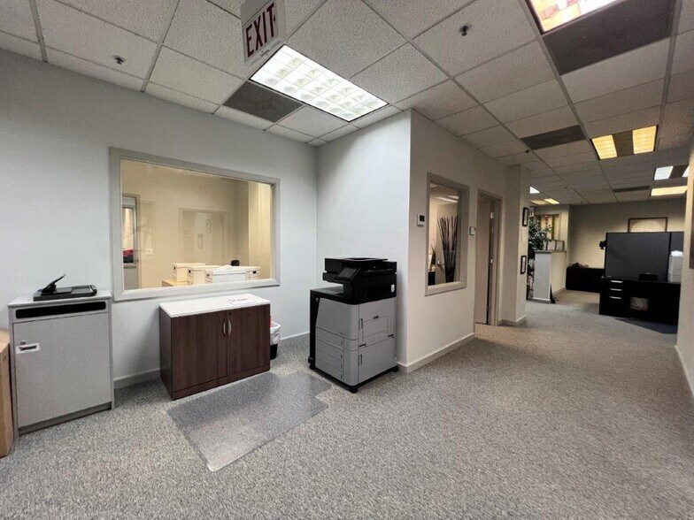 More Photos Of 415 Knollcrest Dr, Redding Office For Sale