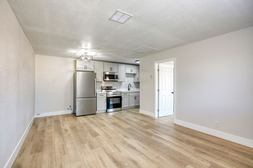 More Photos Of 317 S 9th St, Las Vegas Apartments For Sale